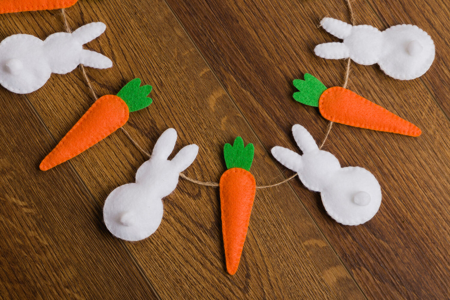 How to Make an Easter Bunny Garland | Bunnies and Carrots