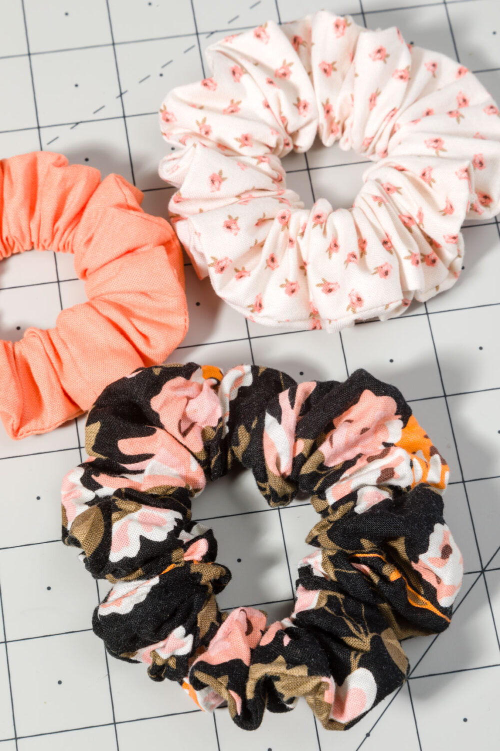 How To Make Scrunchies Methods Beginner Sewing Project Olivia Ohern