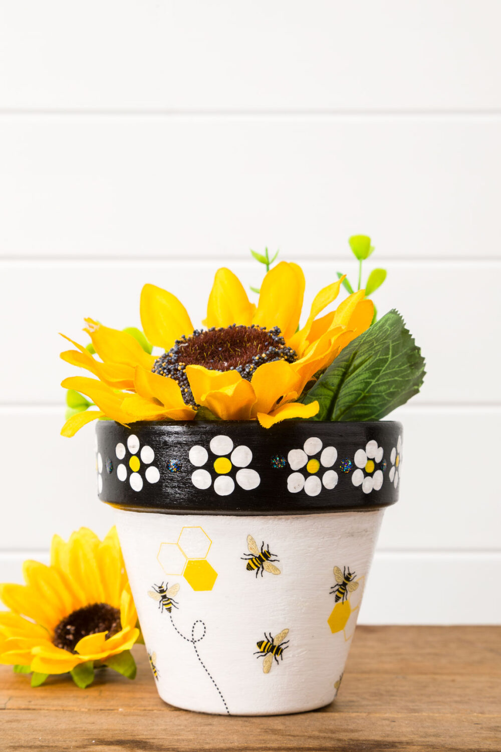 How to Decoupage Flower Pots with Paper Napkins